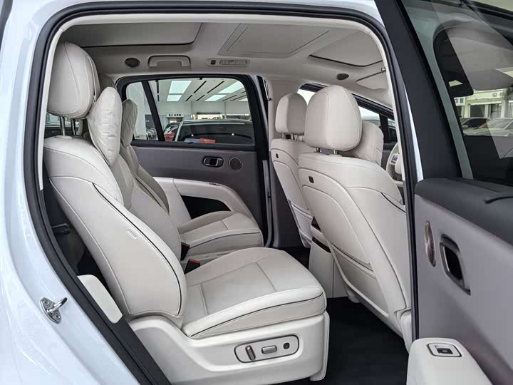 Photo 7 - LiXiang i8