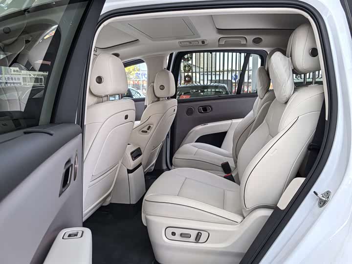 Photo 8 - LiXiang i8