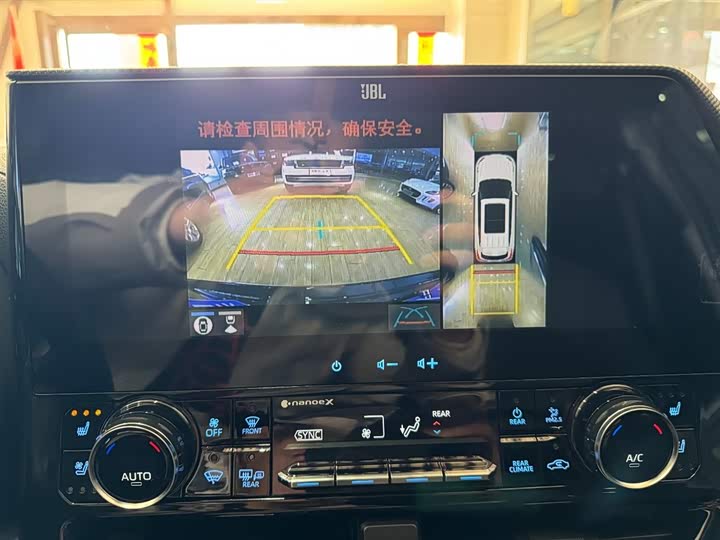 صورة 9 - Toyota Crown Kluger