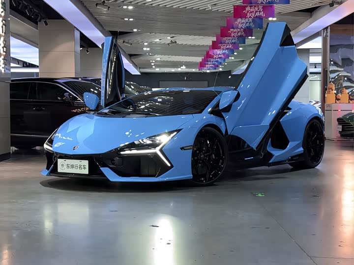 Фото 1 - Lamborghini Revuelto