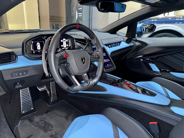 Фото 7 - Lamborghini Revuelto