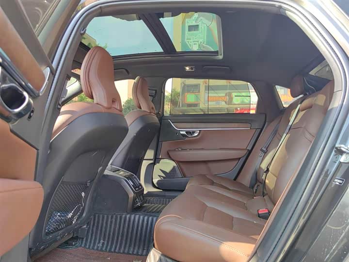 Фото 6 - Volvo S90