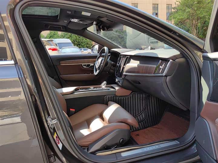 Фото 7 - Volvo S90