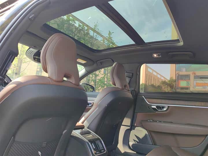 Фото 8 - Volvo S90