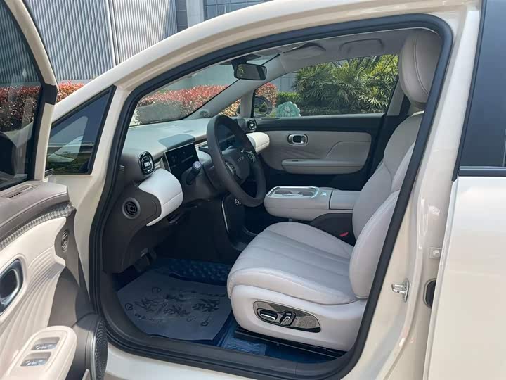 Фото 6 - GAC Aion UT