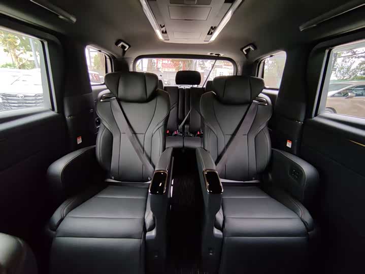 Фото 8 - Toyota Alphard