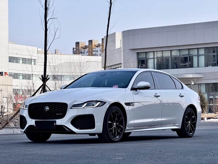 Фото 1 - Jaguar XF L