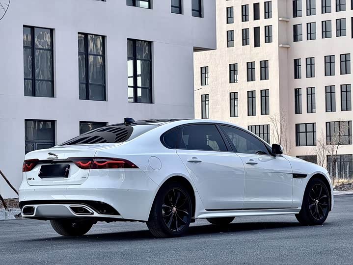 Фото 2 - Jaguar XF L