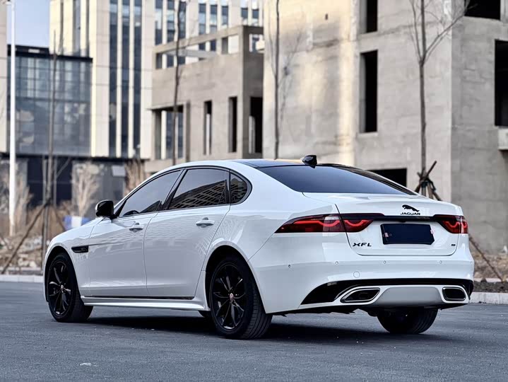 Фото 4 - Jaguar XF L