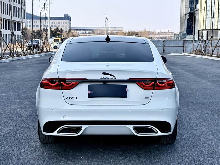 Фото 7 - Jaguar XF L