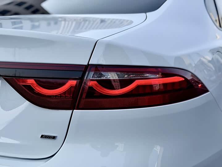 Фото 8 - Jaguar XF L