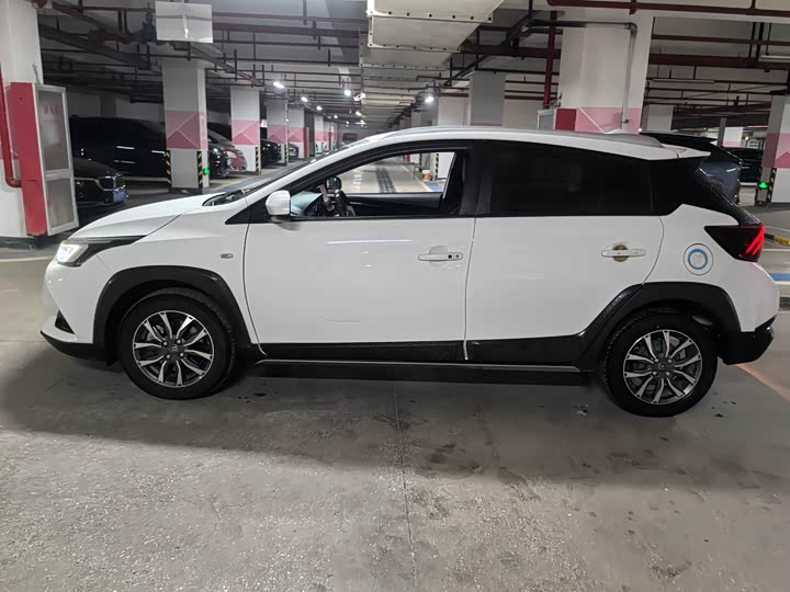 Photo 6 - Toyota Yaris L Hatchback