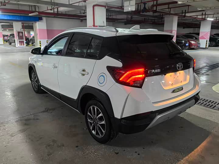 Photo 7 - Toyota Yaris L Hatchback