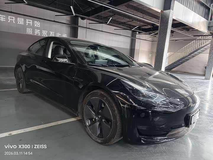 Фото 1 - Tesla Model 3