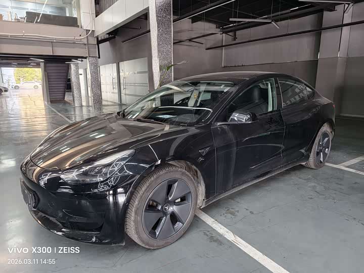 Фото 3 - Tesla Model 3