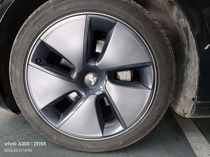 Фото 5 - Tesla Model 3