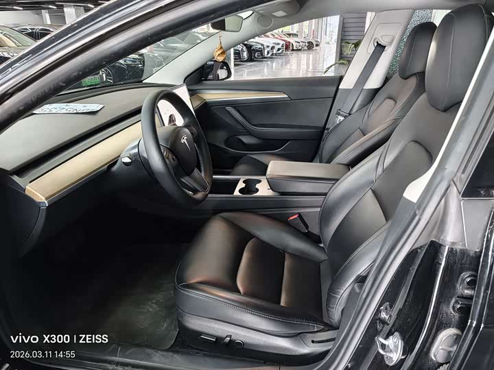 Фото 6 - Tesla Model 3