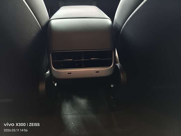 Фото 8 - Tesla Model 3