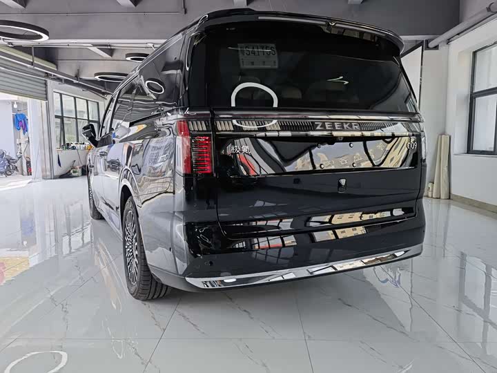 Фото 7 - Zeekr 009