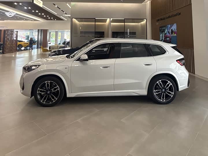 Фото 3 - BMW iX1