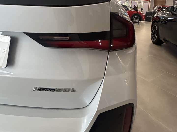 Фото 6 - BMW iX1