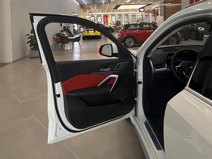 Фото 8 - BMW iX1