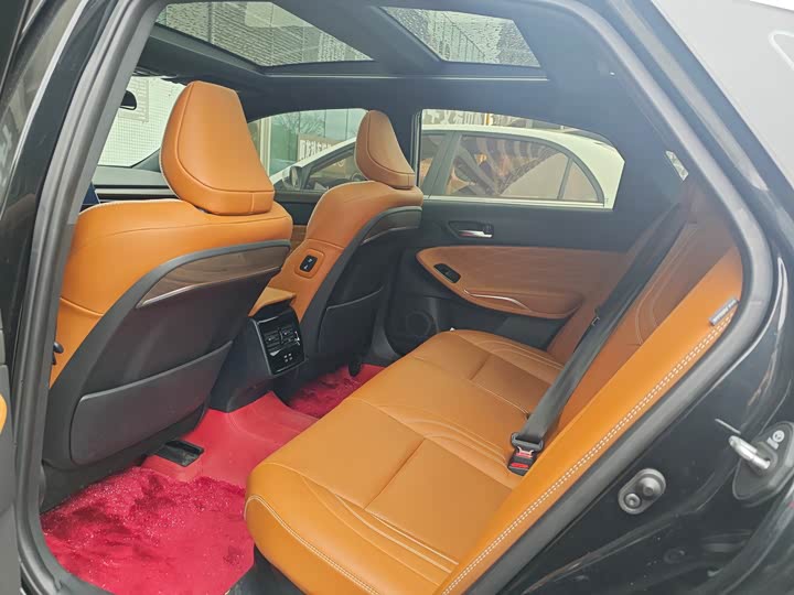 Photo 5 - Toyota Avalon