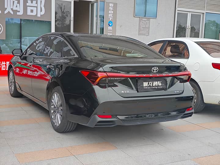 Photo 7 - Toyota Avalon