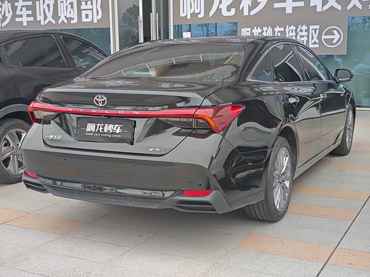 Photo 9 - Toyota Avalon