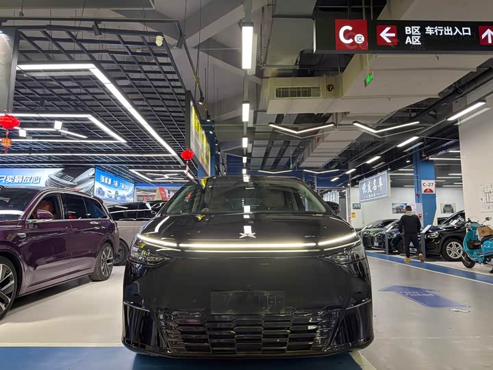 Фото 2 - XPeng X9