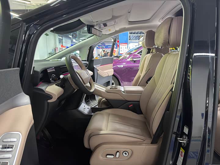 Фото 8 - XPeng X9