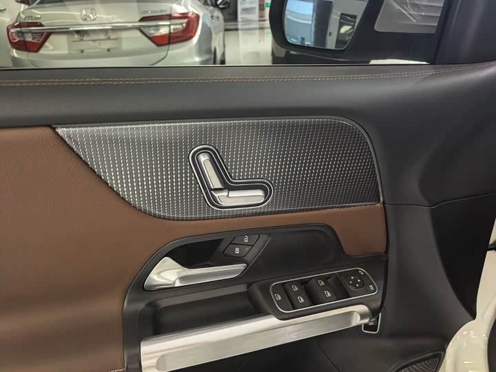 Фото 7 - Mercedes-Benz GLB-Class