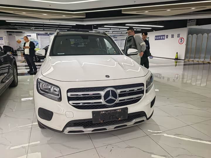 Фото 9 - Mercedes-Benz GLB-Class