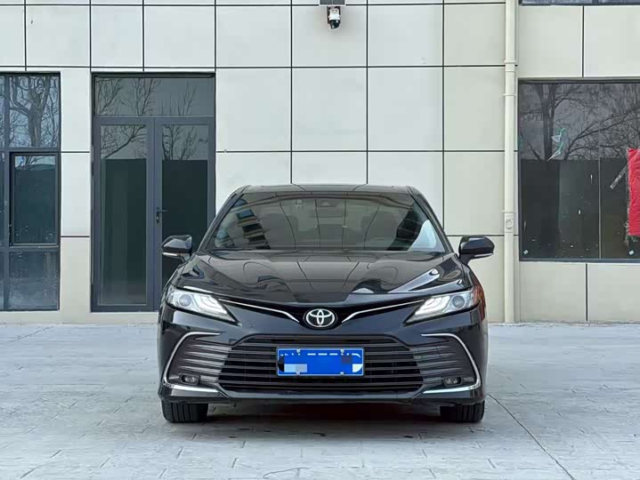 Фото 2 - Toyota Camry