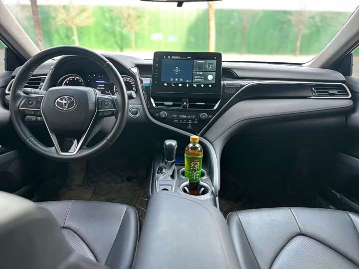 Фото 5 - Toyota Camry