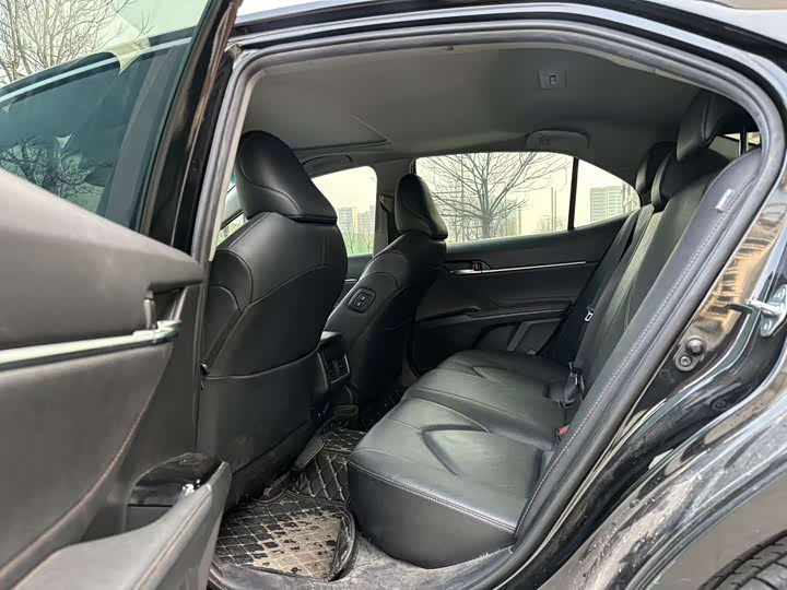 Фото 7 - Toyota Camry