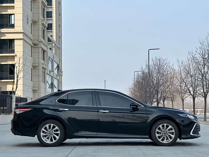 Фото 8 - Toyota Camry