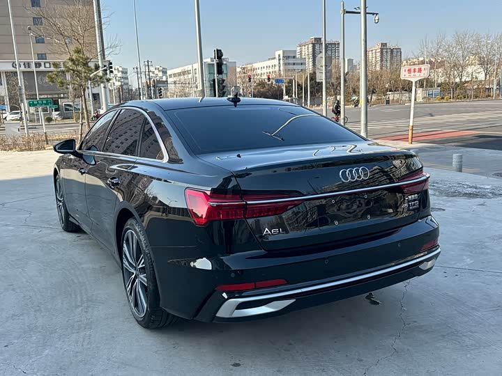 Фото 4 - Audi A6L