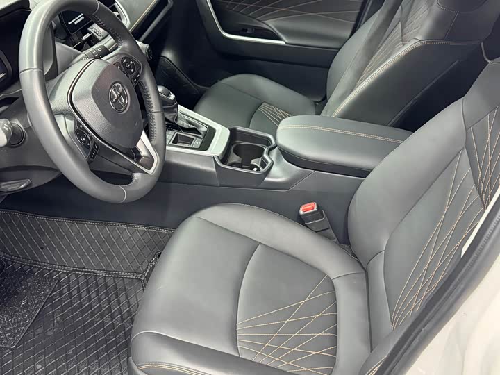 Photo 4 - Toyota RAV4