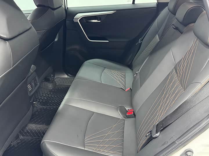 Photo 6 - Toyota RAV4