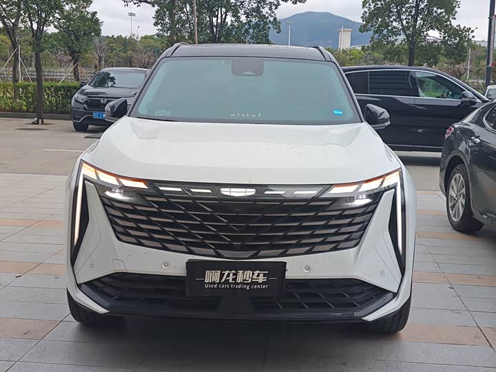 Фото 2 - Geely Atlas L
