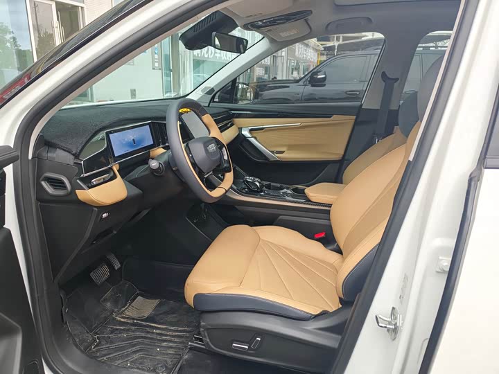 Фото 4 - Geely Atlas L