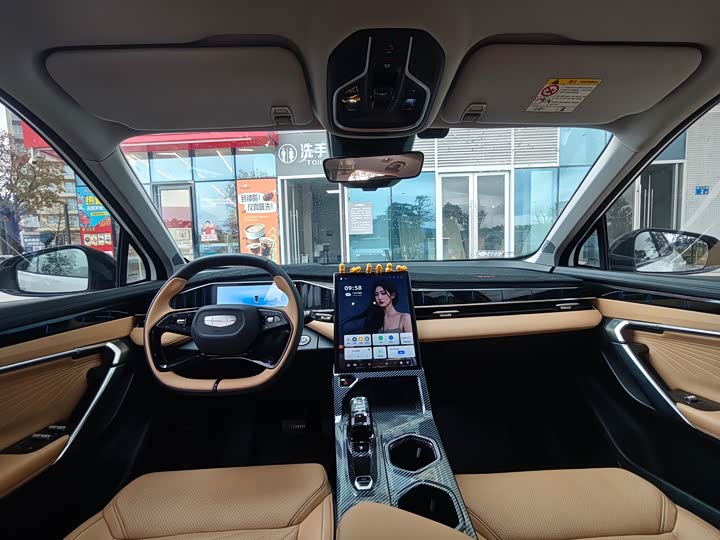 Фото 6 - Geely Atlas L