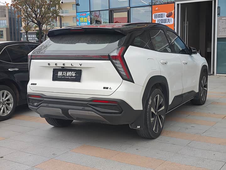 Фото 9 - Geely Atlas L