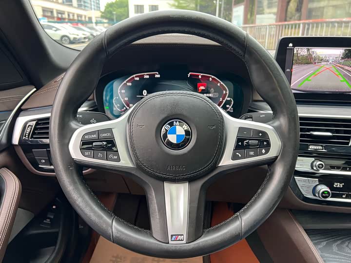 Photo 8 - BMW 5 Series Hybrid