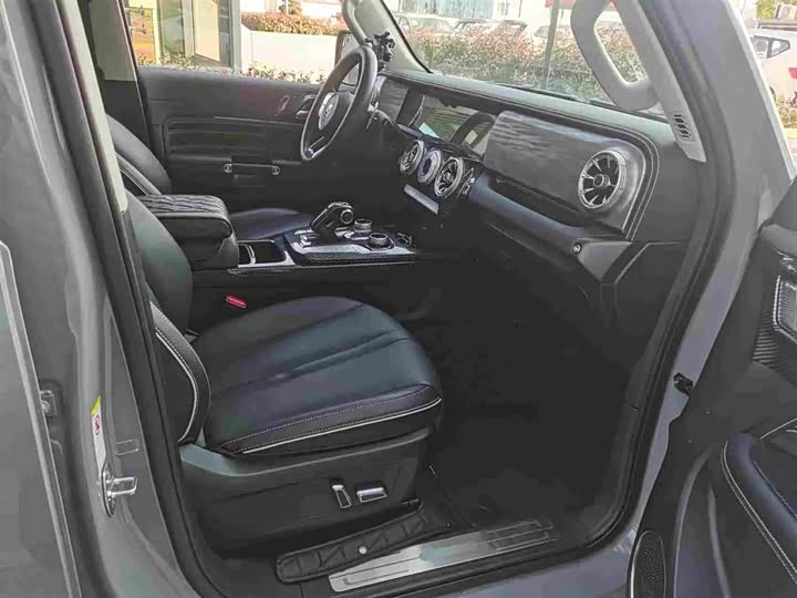 Фото 4 - Tank 300