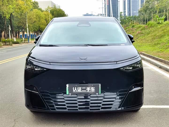 Фото 2 - XPeng X9