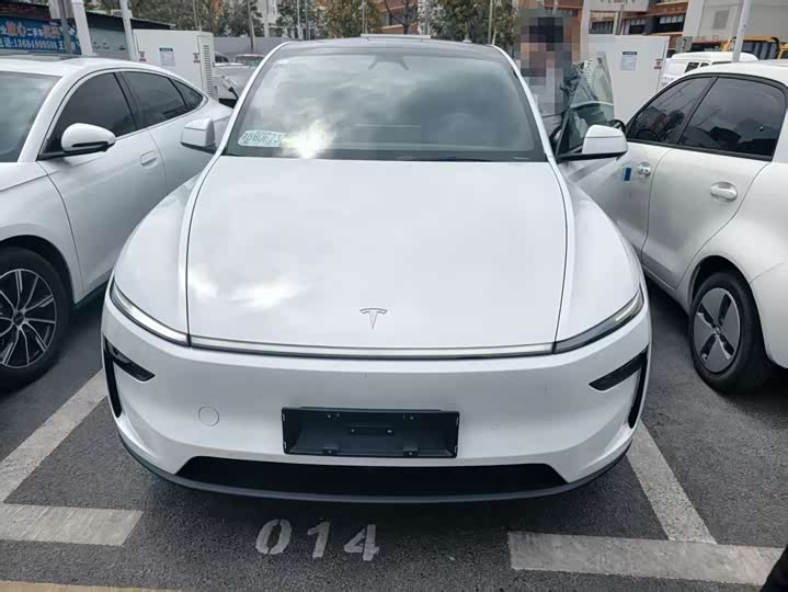 Фото 2 - Tesla Model Y