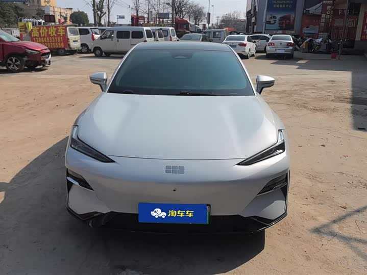 Фото 2 - Geely Galaxy E8