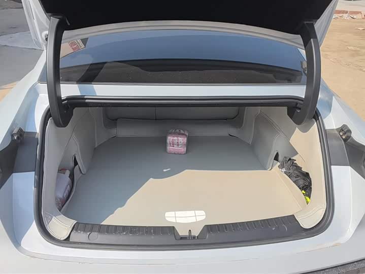 Фото 4 - Geely Galaxy E8